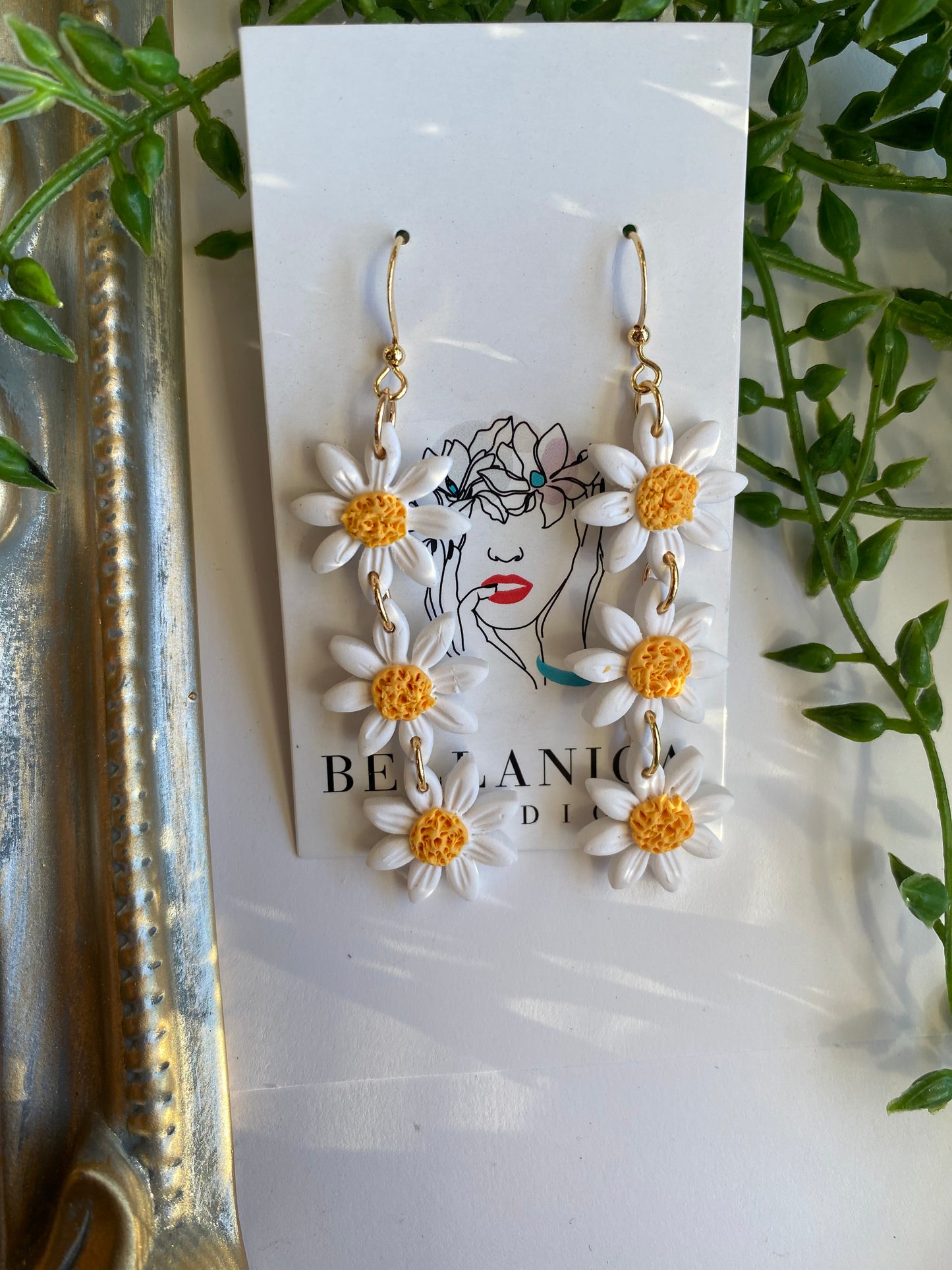 Daisy Trio Dangle
