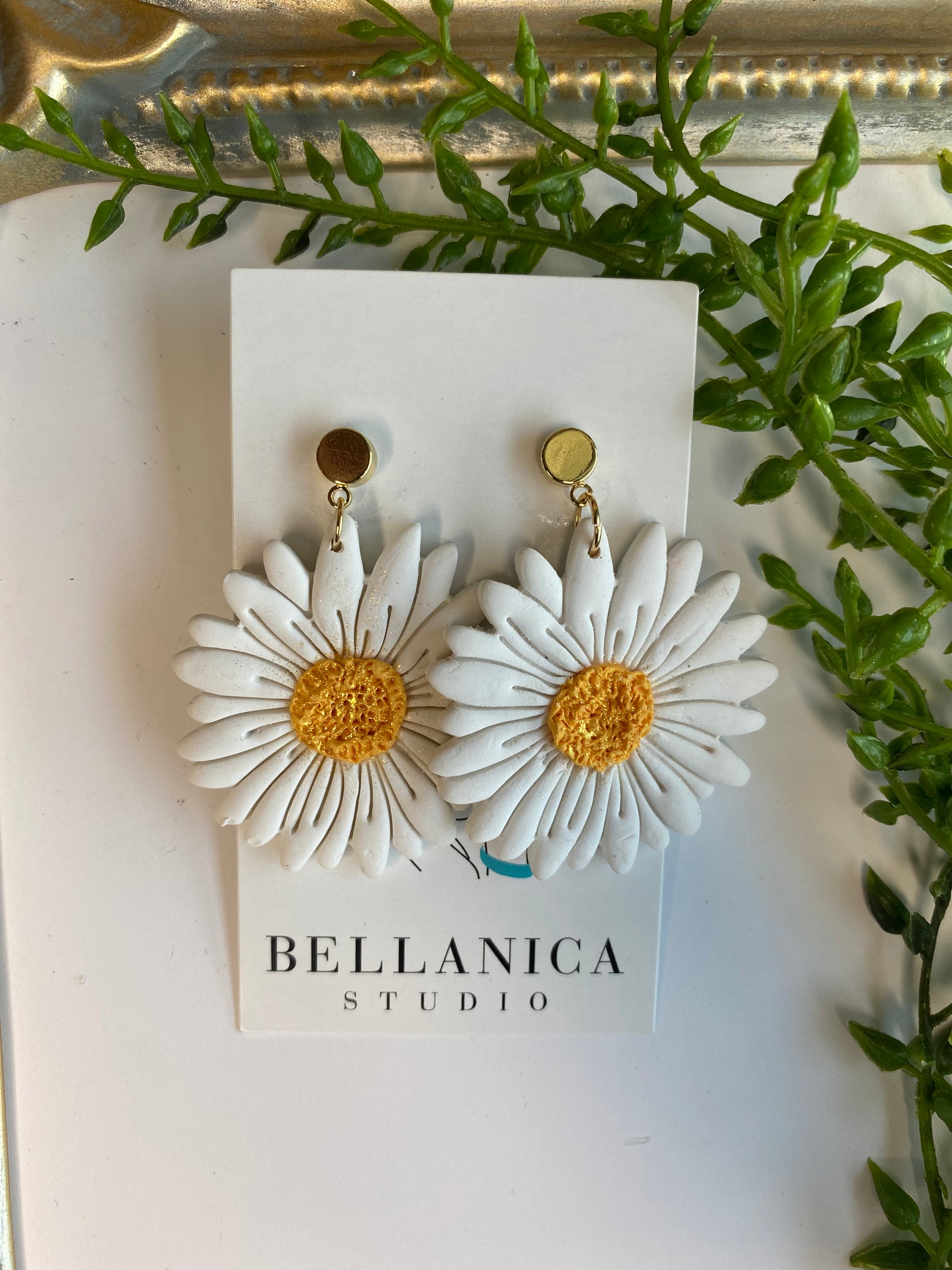 Polymer-clay-handmade-daisy-earrings